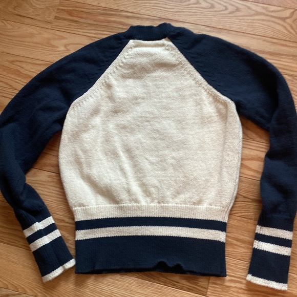 Cute sporty Veronica Beard sweater - Picture 2 of 9